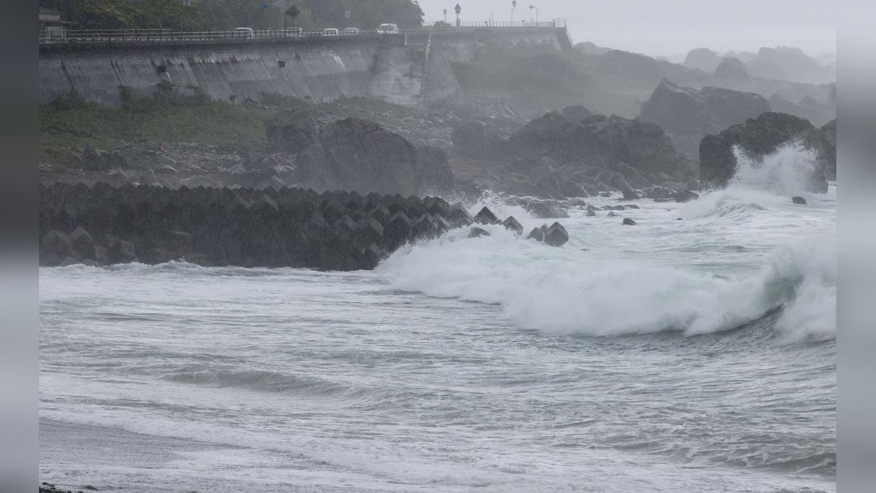 薔蜜颱風引發九州狂風暴雨 今逾300航班停飛