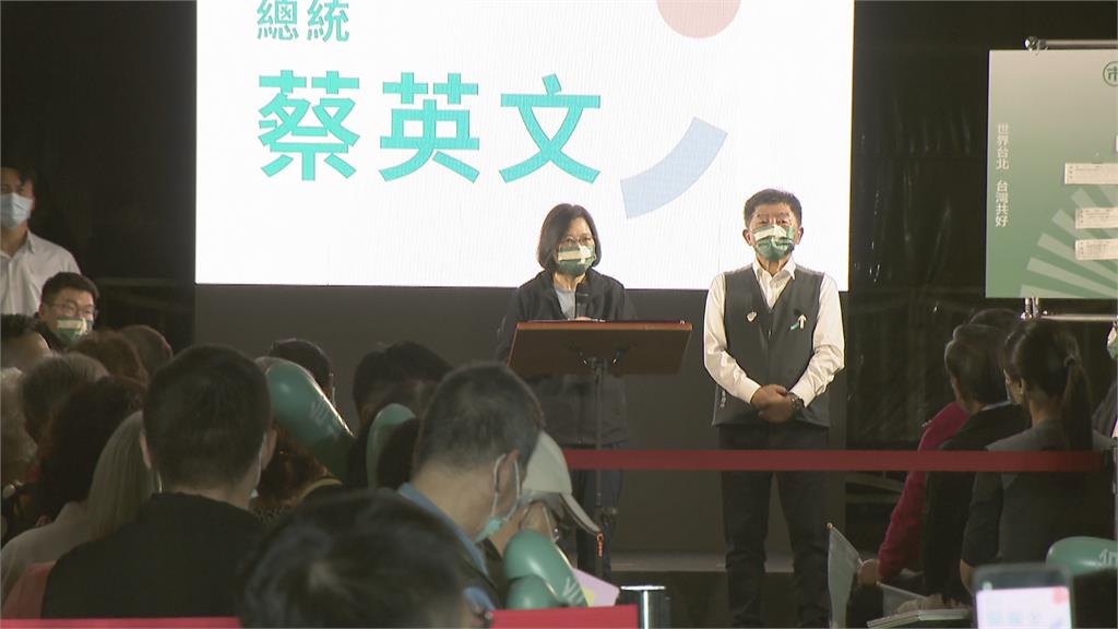 蔡英文和體陳時中廟口開講　喊話「讓他的票數超過我的」