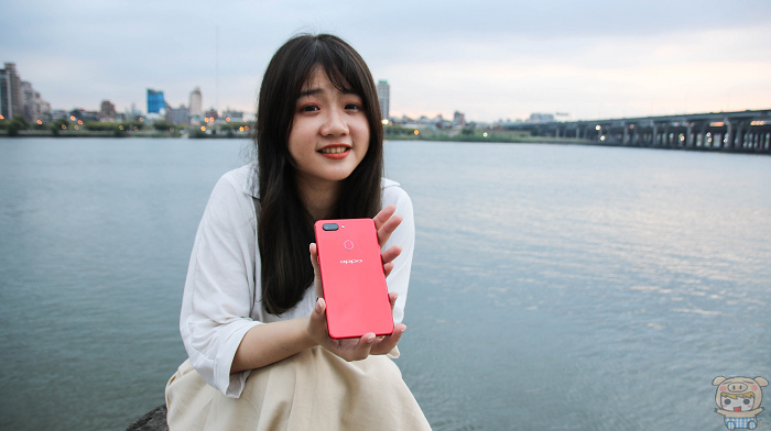 OPPO R15 人像攝影超強，搭配遠傳指定方案還送 Google Play 購物金 1500元！