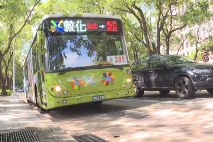 幹線公車首上路班距不穩惹民怨