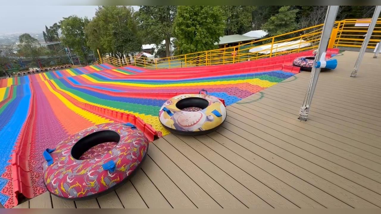 彩虹滑梯藏危機！童「腳掌捲氣墊」　彰化主題樂園致歉