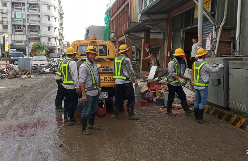 鳳凰颱風宜蘭7000餘戶停電 台電動員逾200工程人員拼今復電