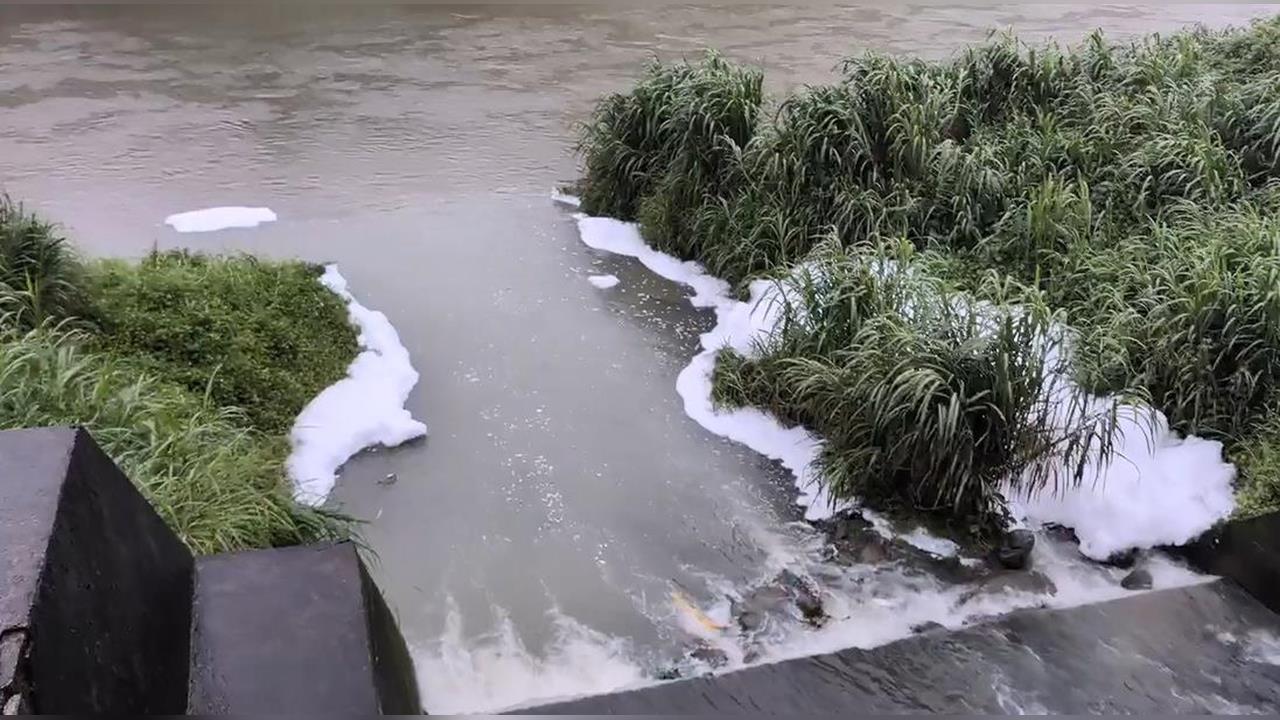 快新聞／基隆水甘甘？暖暖區碇內段爆「大量泡沫」　市府：停止抽水改用新山水庫供應