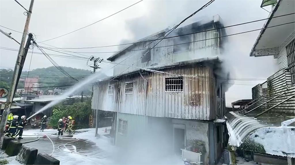 快新聞／基隆鐵皮屋民宅大火　2樓臥室發現一具女性遺體