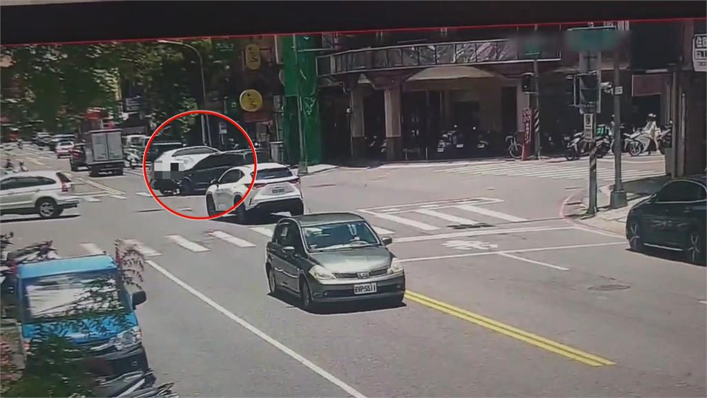 瑞豐夜市車禍「烏龜翻」　肇事駕駛想逃被熱心民眾攔下