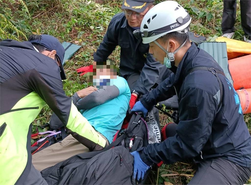 快新聞／屏東男玩飛行傘不明原因墜落三地門林道邊坡　下半身無知覺急送醫