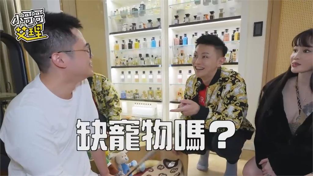 精品名牌包堆成山！直播主豪宅成「奢侈品收納屋」　他羨慕問：缺寵物嗎