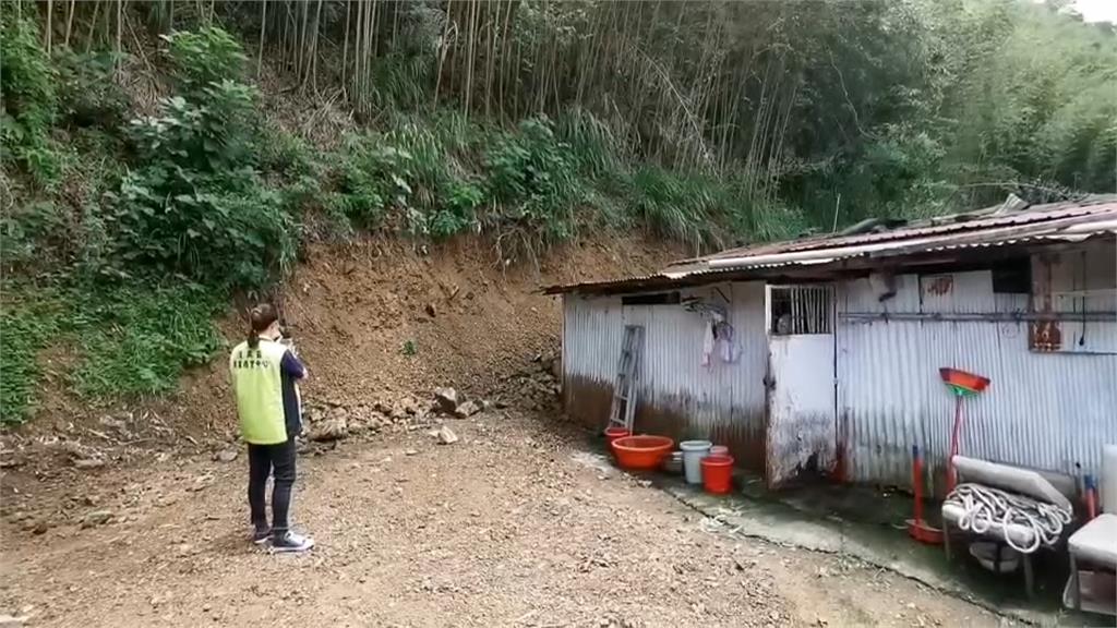 桃園復興土石淹民宅.屋頂破洞 急撤6戶近20人