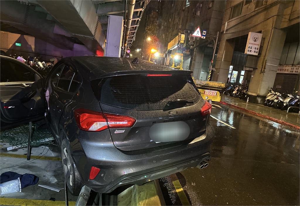 兒無照撞車機車車主求償　父雙手一攤「沒錢賠」