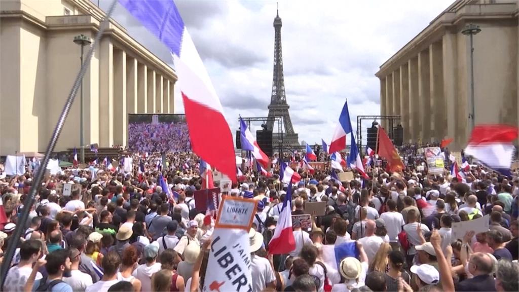 歐洲多國示威反疫苗　寶特瓶vs.催淚瓦斯　法國16萬人上街爆衝突