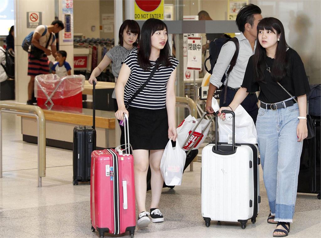 新千歲機場「剪刀驚魂」　機場大亂影響236班次