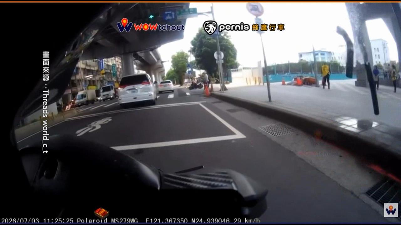 捷運三鶯線「亂象+１」！　天降污管差一秒砸中路過騎士
