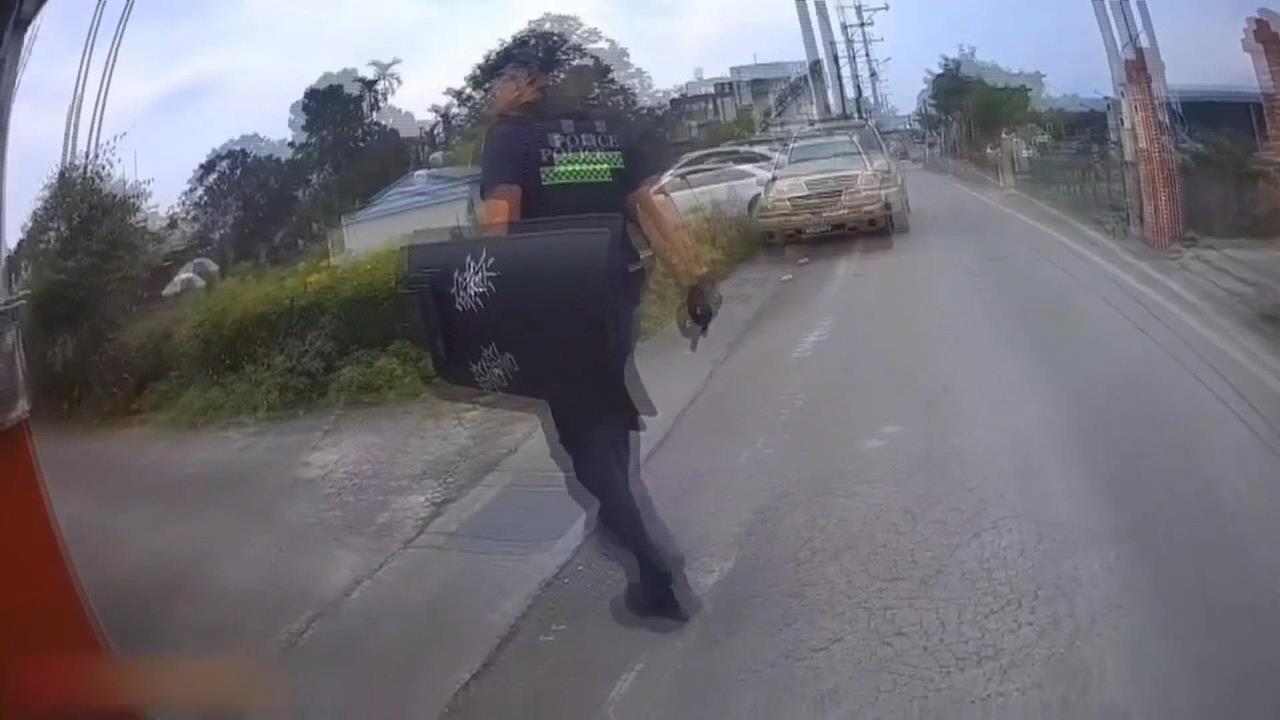 不滿對面鄰居丟石頭　男拿出「這物品」理論反被逮