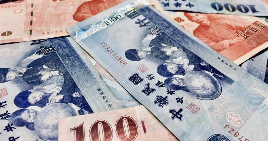 股匯大逃殺！台股大跌逾900點　新台幣破9年來最低