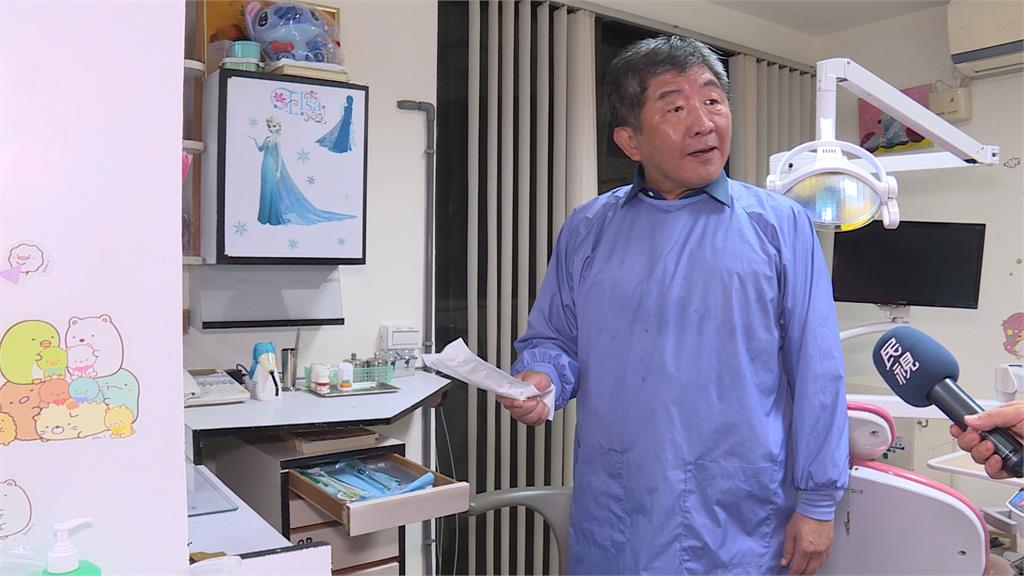 獨家！陳時中重披醫師袍　戒菸成功勉勵癮君子積極除菸垢