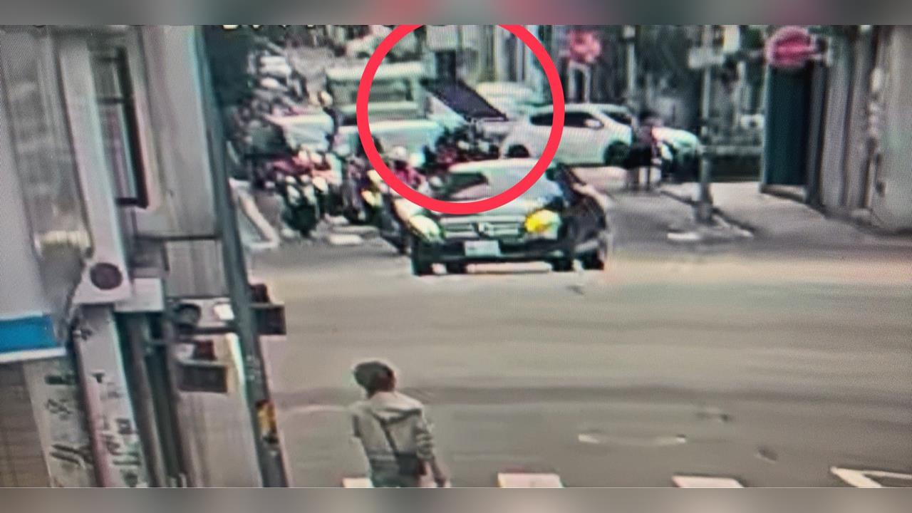 快新聞/超扯!北市大安區整面窗戶「從天而降」險砸路人 誇張畫面曝光