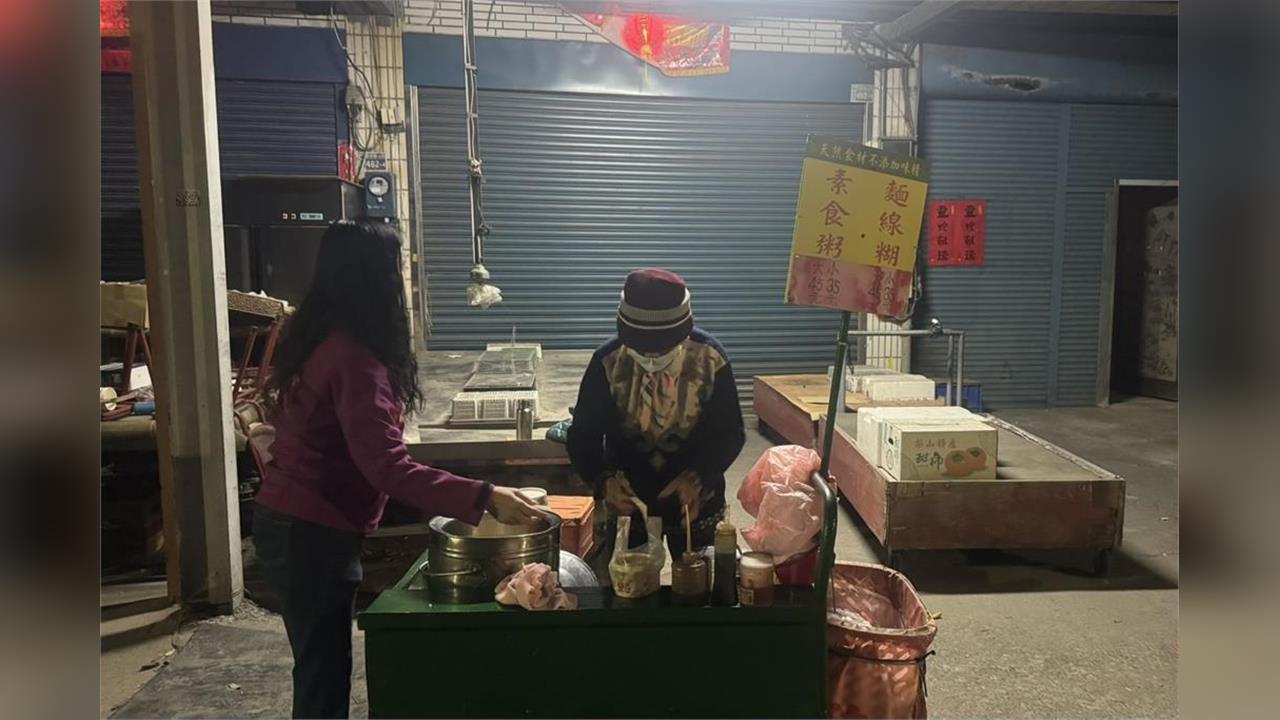 快新聞/疑涉詐遭送中關押!彰化「鹹粥嬤」終盼得愛孫返台 備好烘爐幫去霉運