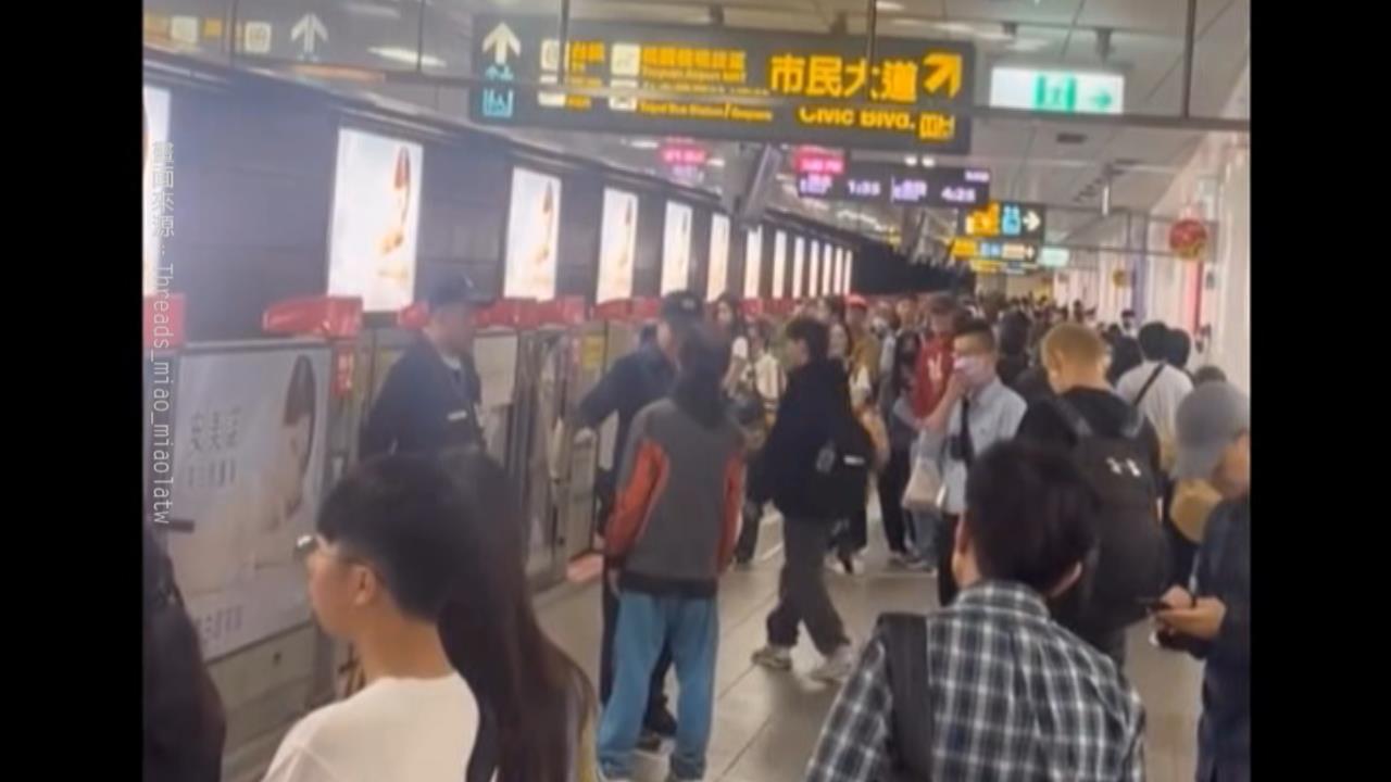 醉男在北車捷運站內咆哮 遭多名員警壓制在地