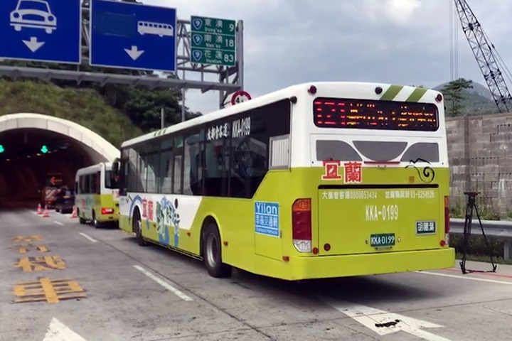 蘇花改開放大客車通行 客運業一早搶頭香