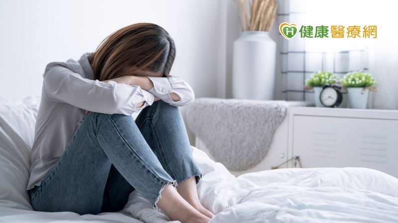 節日憂鬱！重度憂鬱來襲　哪些警訊伴侶應注意？專家告訴你