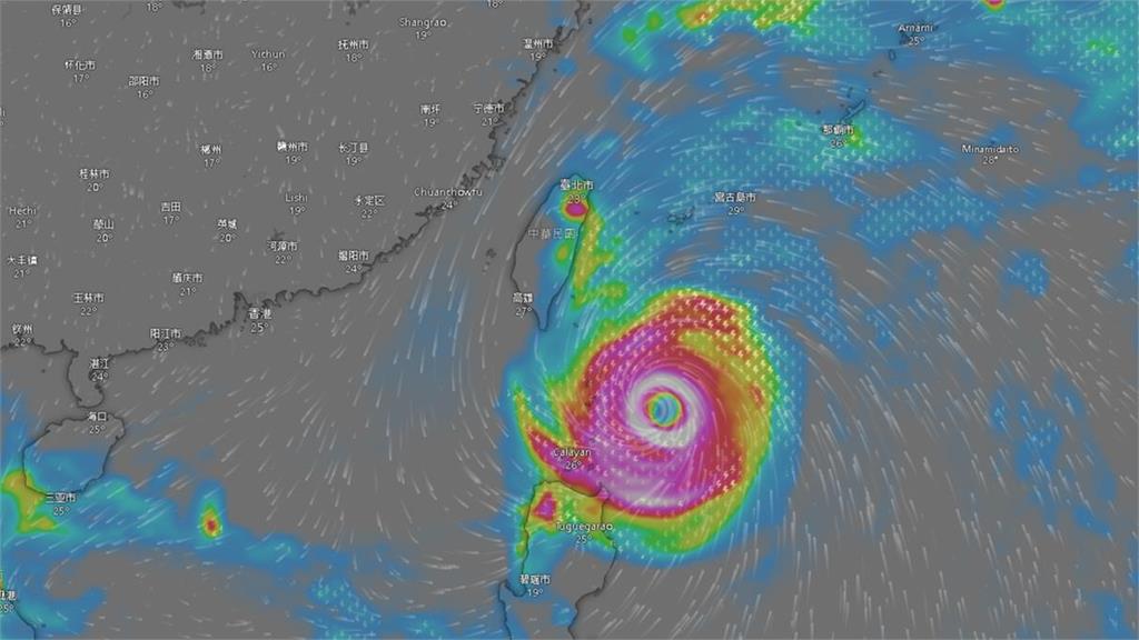 強颱康芮「達巔峰狀態」逼近台灣！氣象粉專揭「雙眼牆」逐漸出現