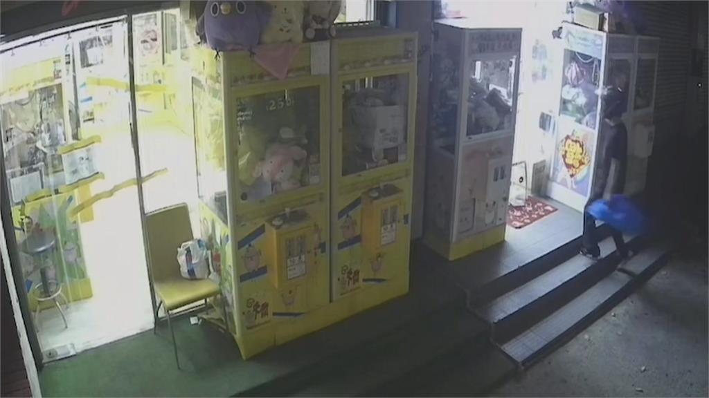 娃娃機店被偷業者飛奔查看 違停先吃罰單