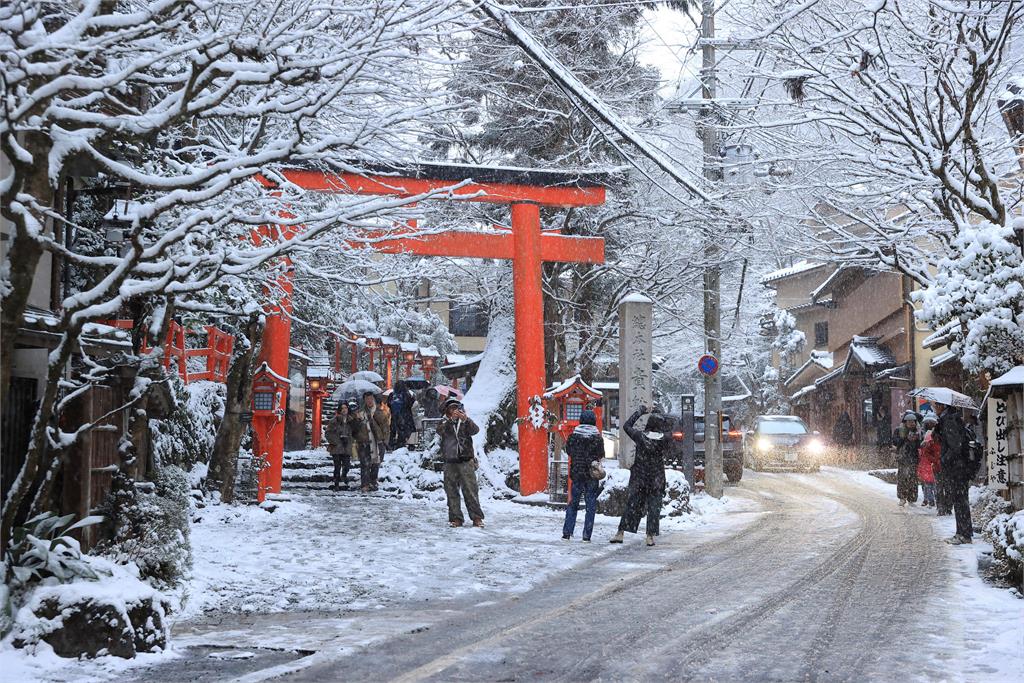 最強寒流！日本大雪亂交通　部份鐵路停駛、航班停飛