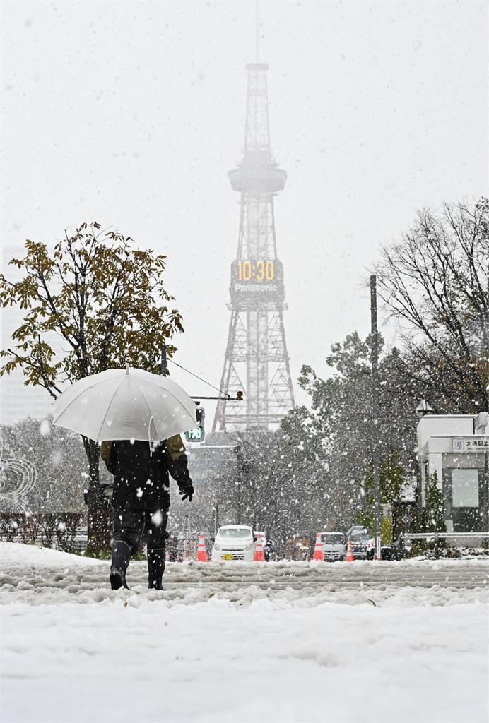日積雪高度往年三倍多　青森縣超兩公尺民眾除雪好辛苦