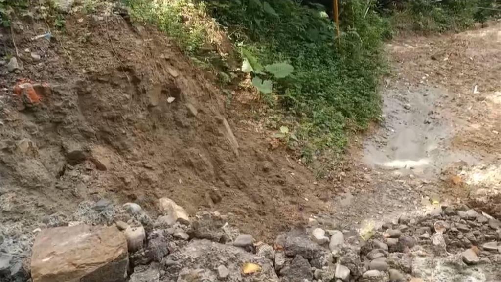 地主趁雨挖斷路 居民赴縣府抗議