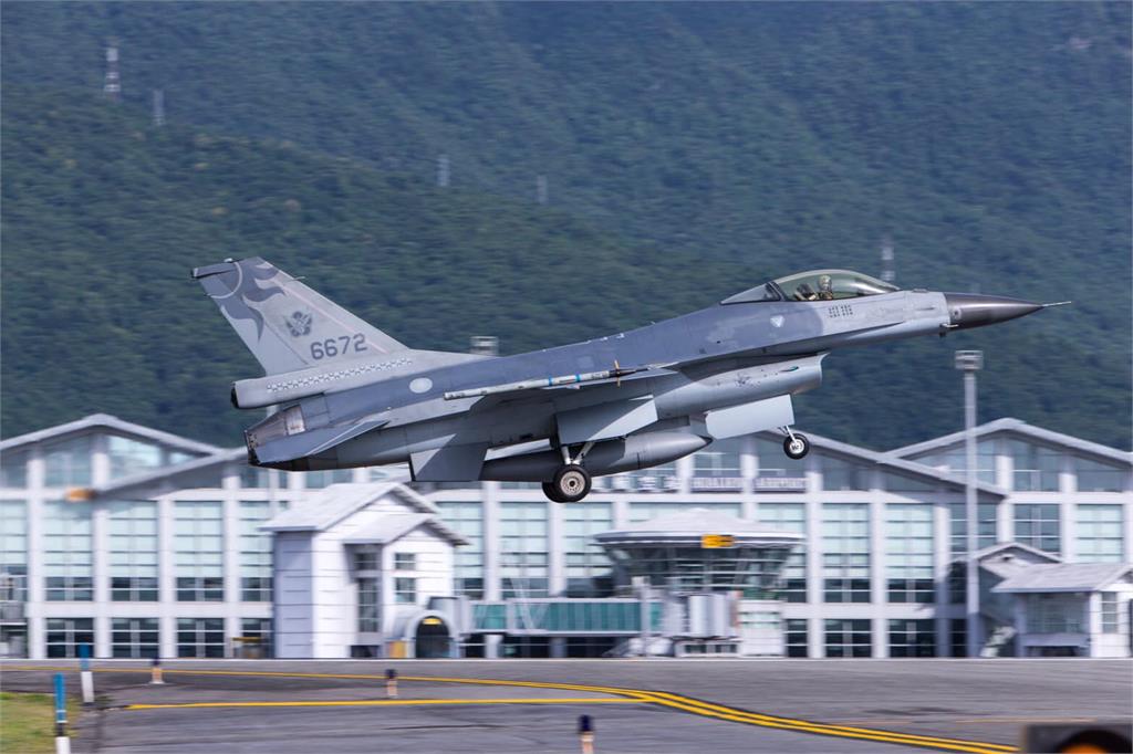 快新聞／F-16 <em>戰機</em>執行任務「燈號異常」　經處置返降嘉義基地