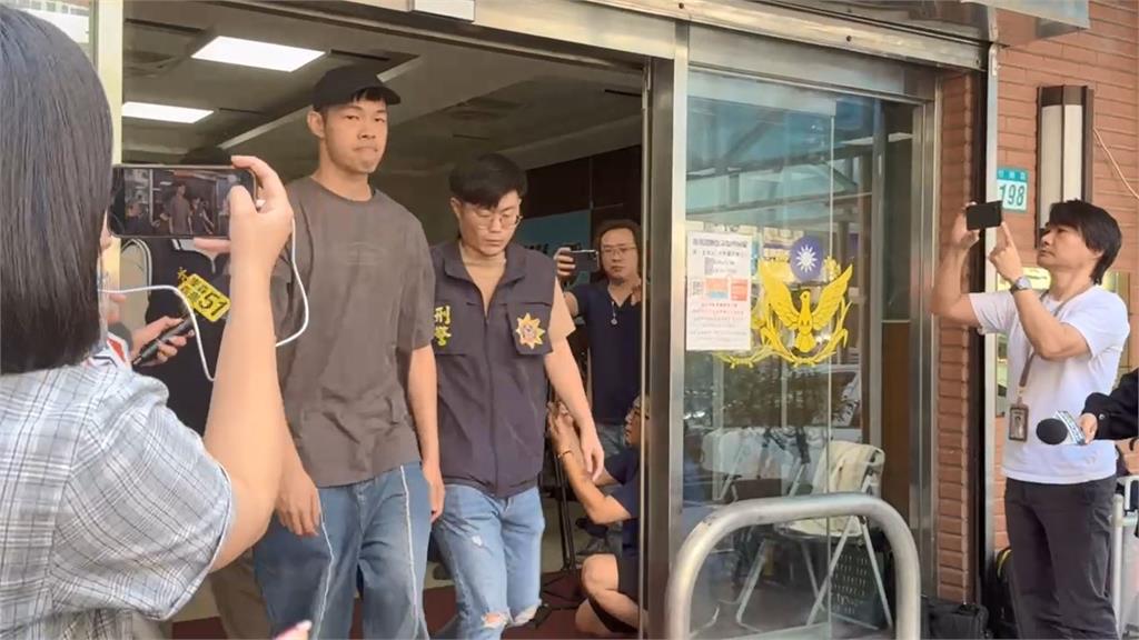 快新聞／涉閃兵！小蝦、李銓遭移送新北檢複訊　經紀公司發聲了