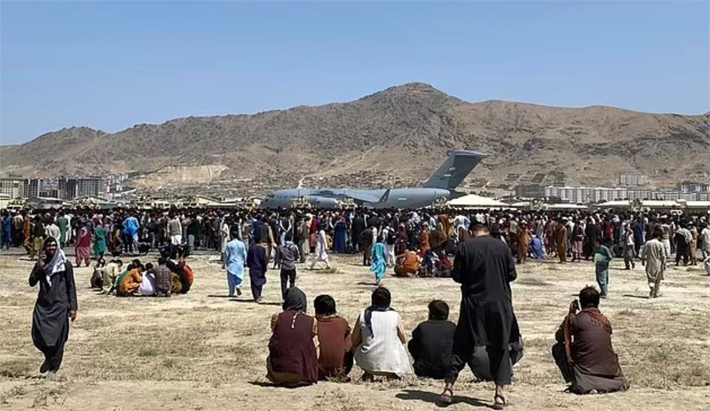 14歲少女機場遭踩而亡！心碎遺照曝光家人泣：阿富汗被世界背棄了