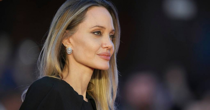 人道訪問遇徵兵令?裘莉赴烏探視前線兒童 隨行司機當場被徵兵單位帶走