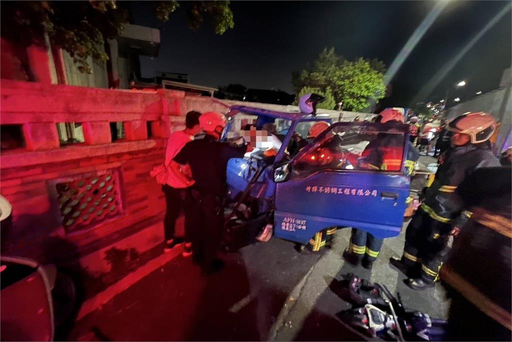快新聞／北市社子島宮廟繞境「貨車突自撞圍牆」！　8人受傷送醫治療