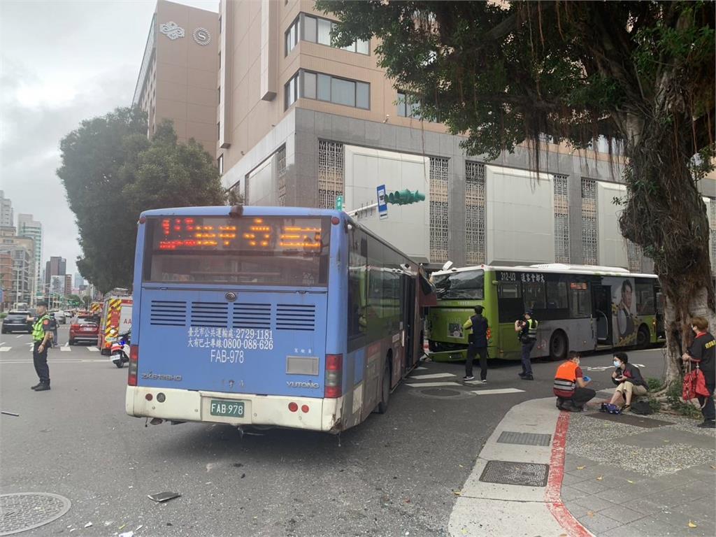 快新聞／北市喜來登飯店前2公車追撞　公運處：責請業者負賠償責任