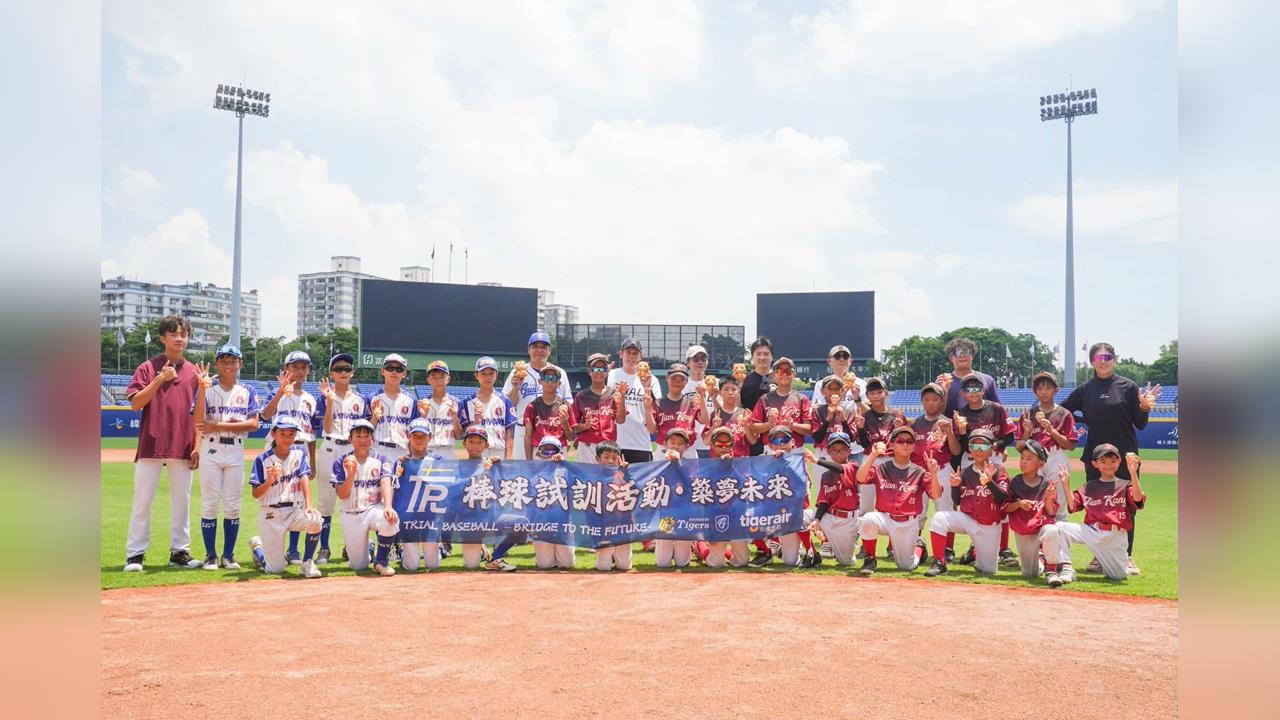 中職／悍將「虎道同盟」棒球教室  阪神OB球星岩田稔、悍將首席教練指導小球員