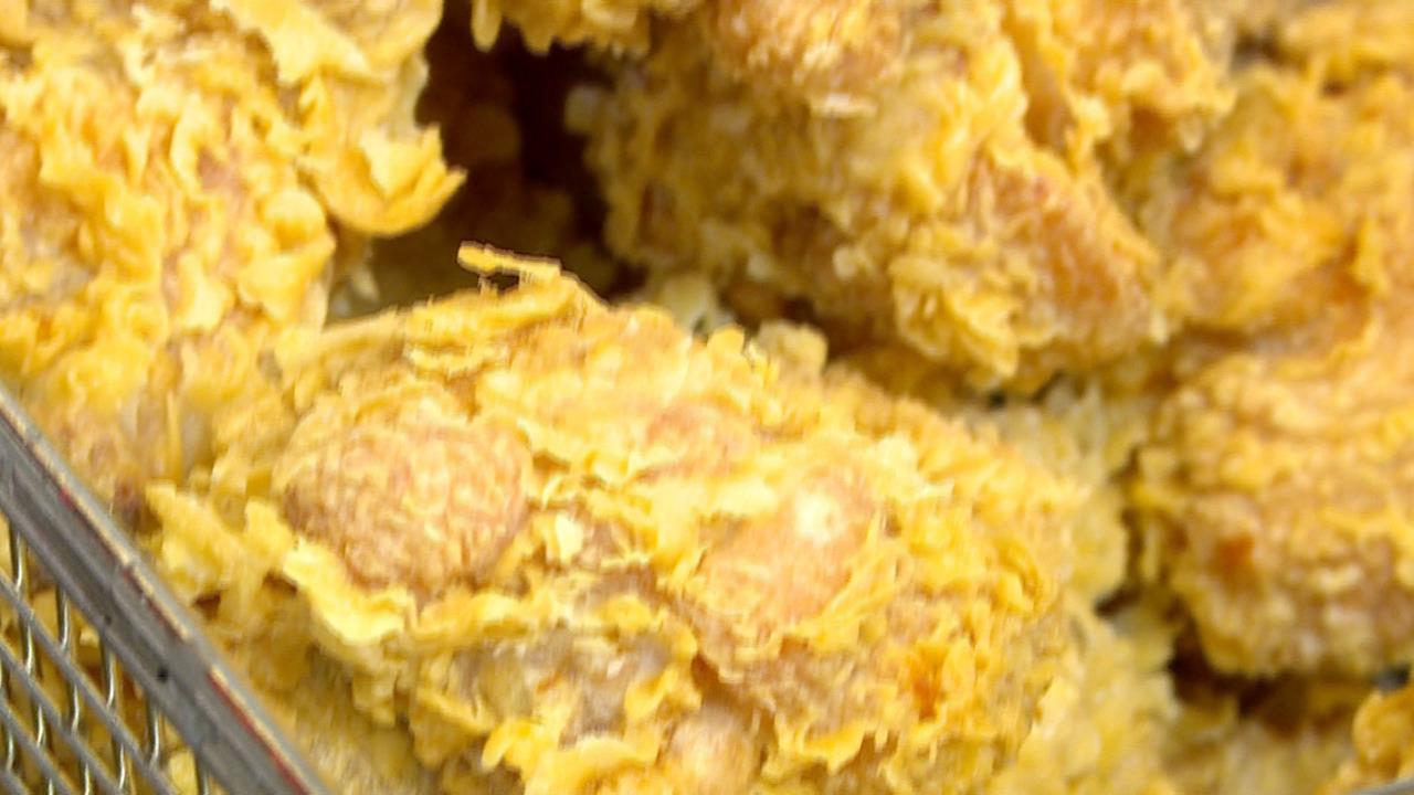 暑假就是要吃！速食業優惠戰開打　學生憑證換可樂餅　披薩、炸雞便宜吃