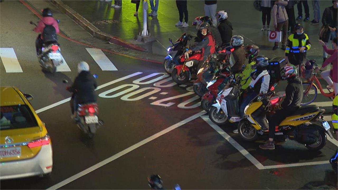 一堆人搞錯！「沒標誌但有待轉格」要待轉嗎？關鍵1點錯了恐噴1800