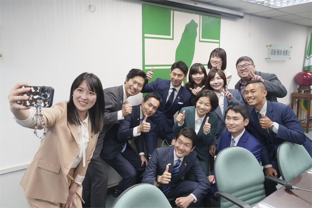 快新聞／日本自民黨青年局訪民進黨　盼加強兩國交流