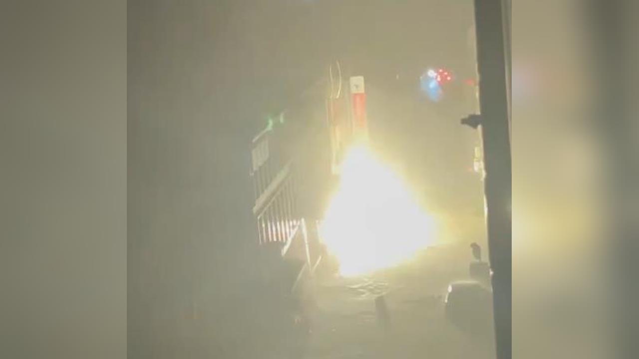 快新聞／影片曝光！水淹蘇澳「電箱大爆炸」　亮光一閃街區秒陷漆黑