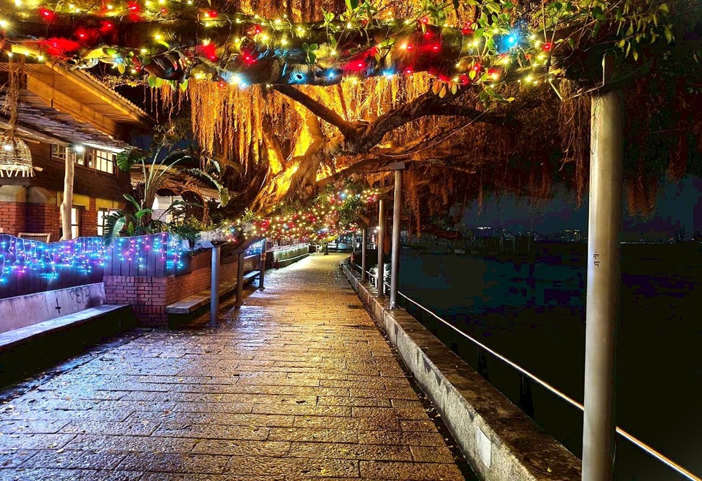 淡水河岸聖誕味濃　新北高灘處打造6大光雕與跨年煙火