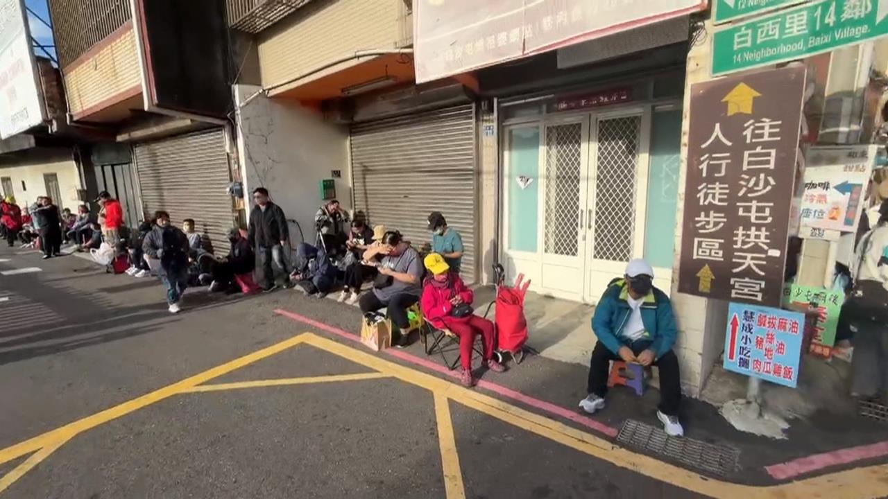 白沙屯媽祖年、月曆結緣發放 怕搶嘸!民眾前天就來卡位