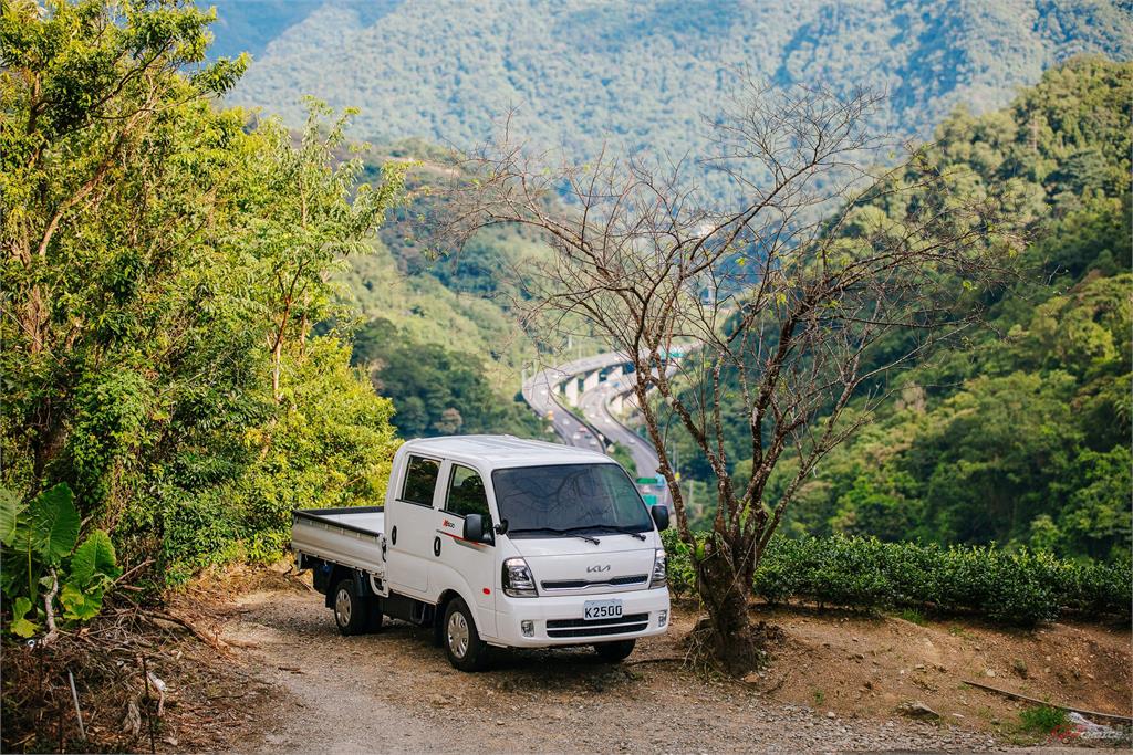 全新 26 年式 Kia 卡旺正式登場，升級主動啟閉頭燈！