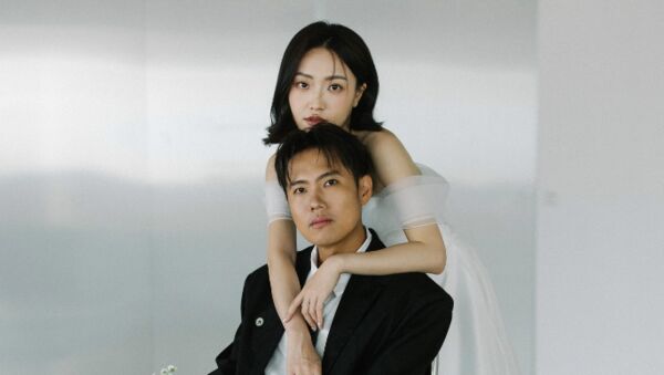 玖壹壹洋蔥公開老婆真面目　交往13年婚紗照首度甜曬