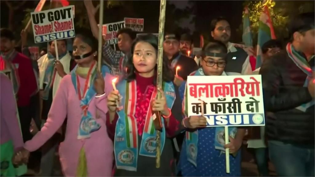 頻傳女性遭性侵焚燒慘死 印度爆街頭示威
