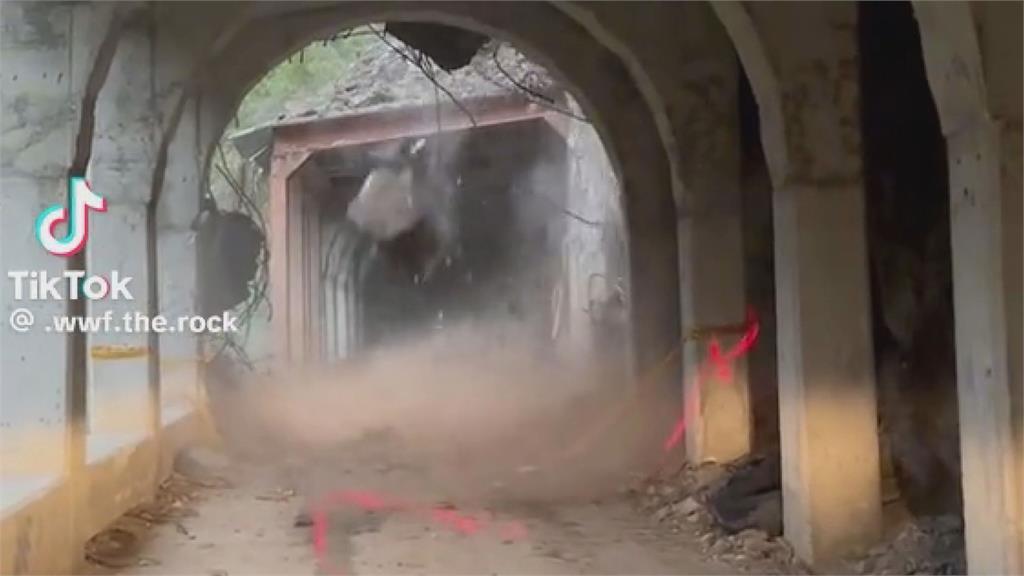豪雨、強震接力！駕駛行經花蓮隧道遇「土石坍塌」　驚險逃生畫面曝
