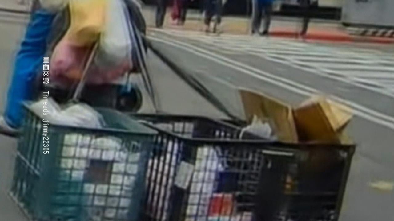 傻眼!機車當拖車「後方拖3籃子」 網批:根本移動型凶器