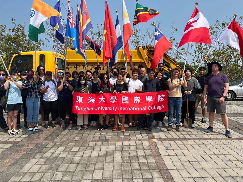 東海宏都拉斯生號召20多國國際學生淨溪 無懼斷交以行動愛台灣