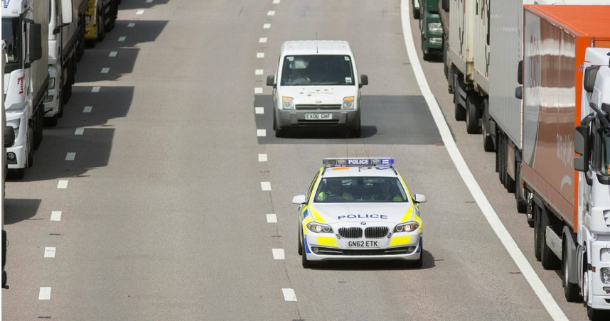 英國爆重大死亡車禍！轎車逆向衝撞警車釀7死　2員警殉職