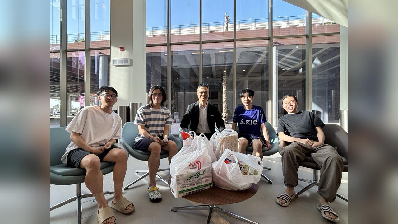 快新聞／遠距上課又逢齋戒月　駐科威特代表處探視台生送物資